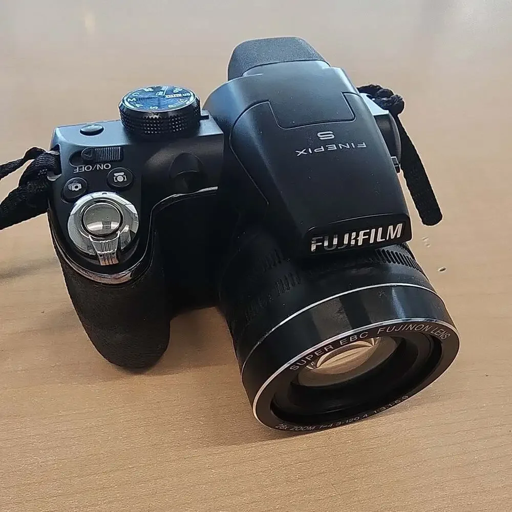 Fujifilm FinePix S4430 14MP Digital Camera with Box and Manuals NOT TESTED!